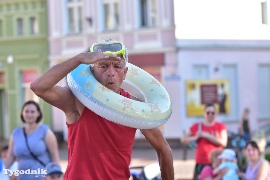 Tuchola: teatry uliczne i koncert Witka Żuromskiego