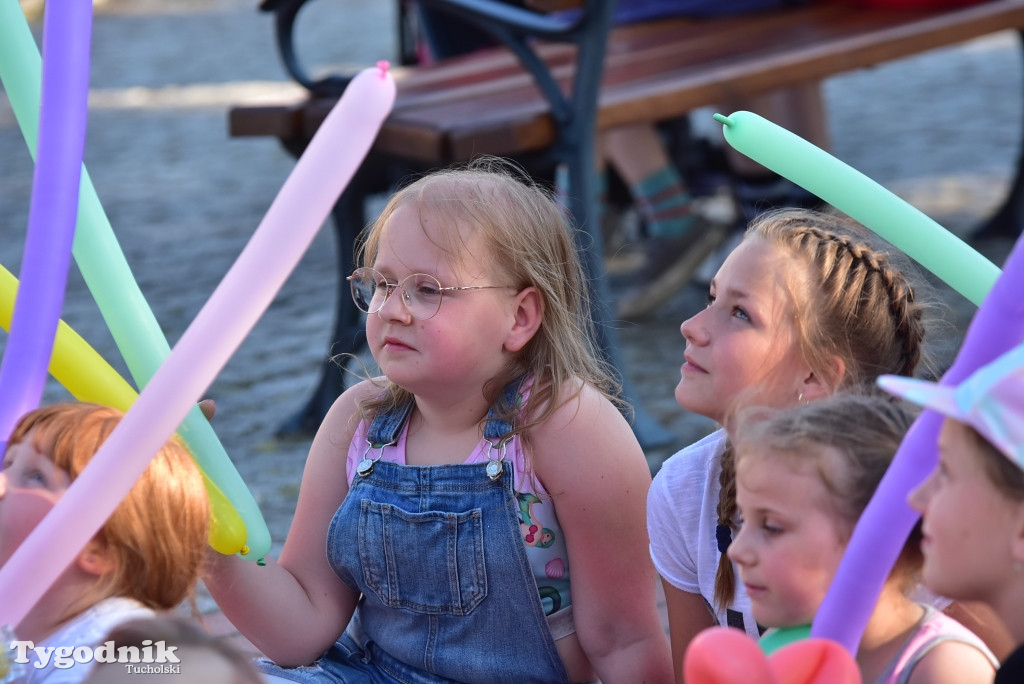 Tuchola: teatry uliczne i koncert Witka Żuromskiego
