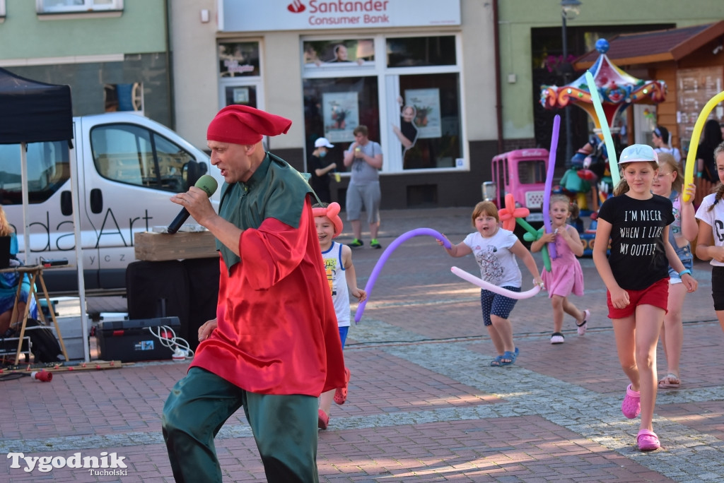 Tuchola: teatry uliczne i koncert Witka Żuromskiego