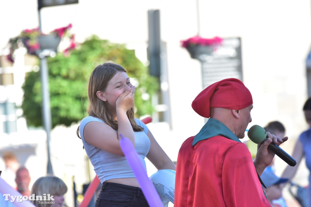 Tuchola: teatry uliczne i koncert Witka Żuromskiego