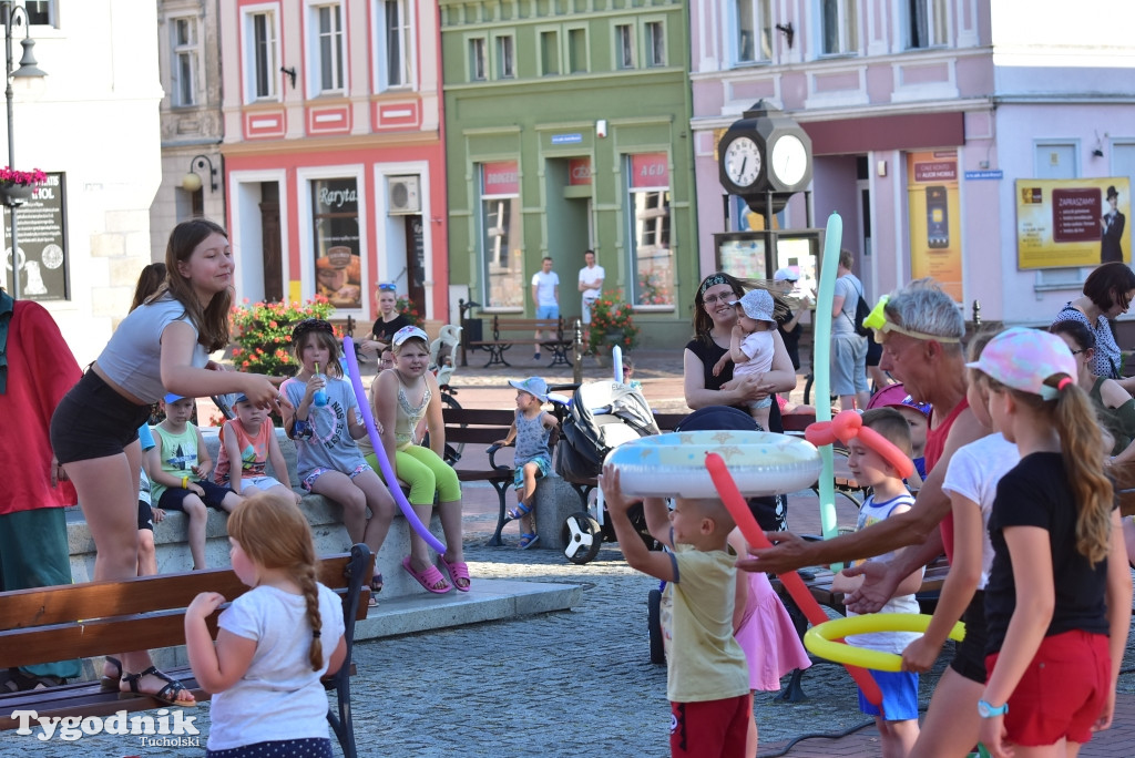 Tuchola: teatry uliczne i koncert Witka Żuromskiego