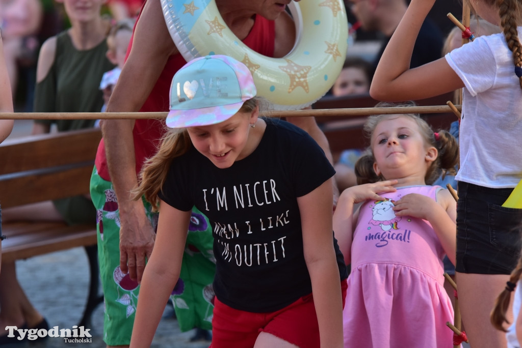Tuchola: teatry uliczne i koncert Witka Żuromskiego