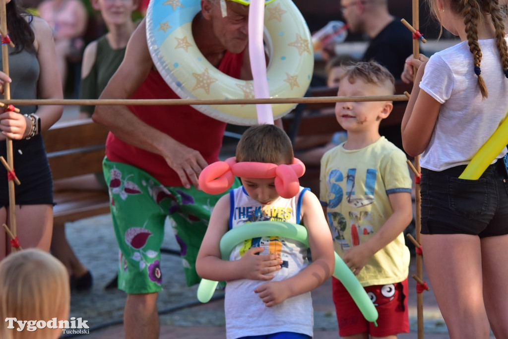 Tuchola: teatry uliczne i koncert Witka Żuromskiego