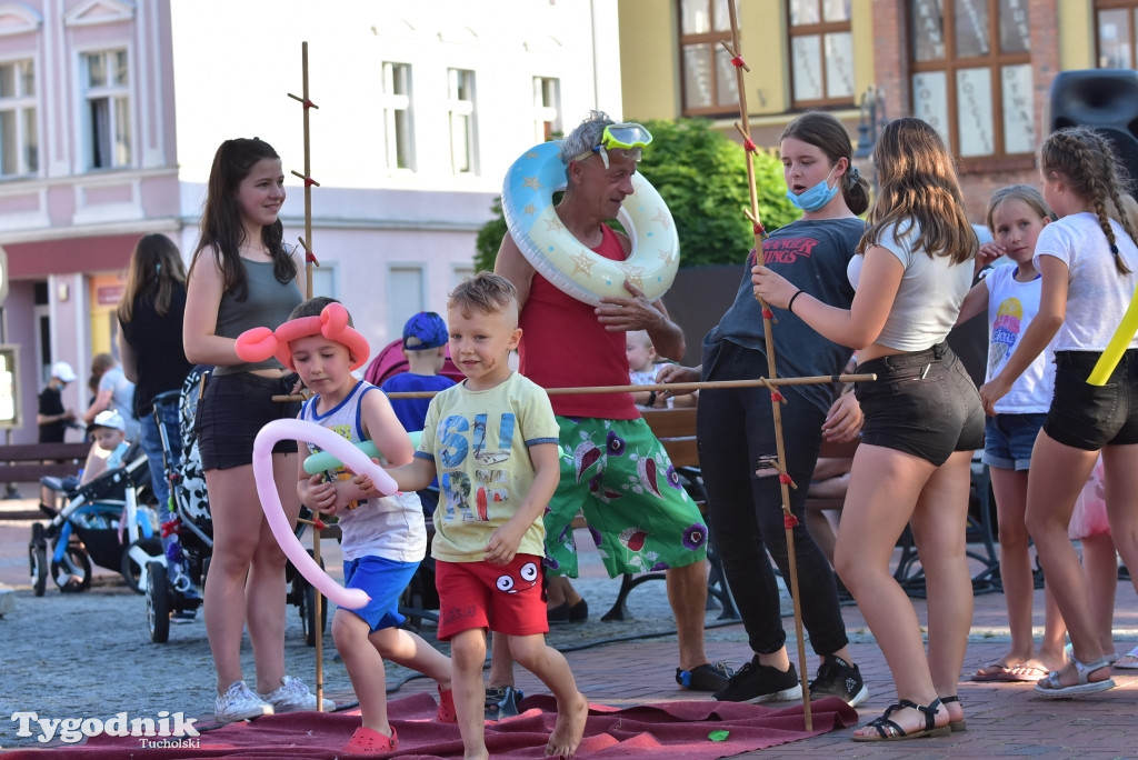 Tuchola: teatry uliczne i koncert Witka Żuromskiego