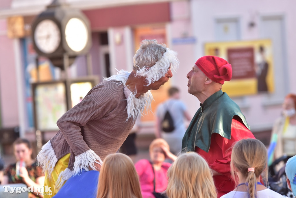 Tuchola: teatry uliczne i koncert Witka Żuromskiego