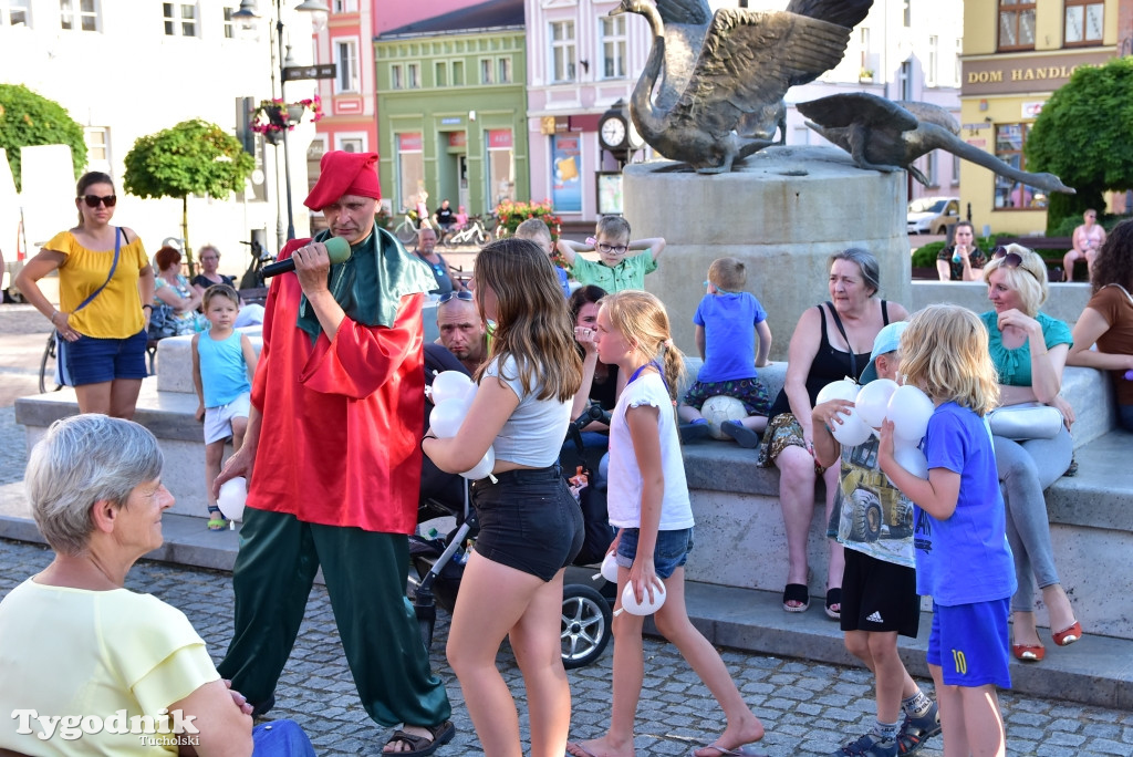 Tuchola: teatry uliczne i koncert Witka Żuromskiego