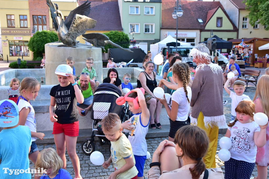 Tuchola: teatry uliczne i koncert Witka Żuromskiego