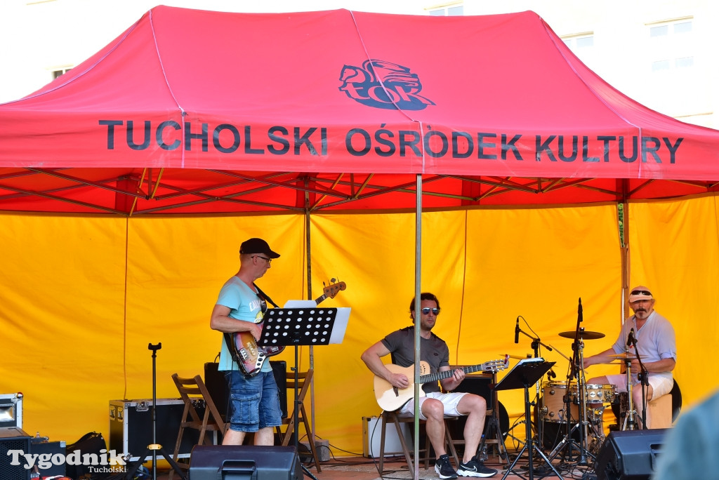 Tuchola: teatry uliczne i koncert Witka Żuromskiego