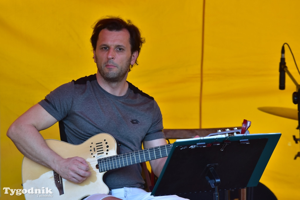 Tuchola: teatry uliczne i koncert Witka Żuromskiego