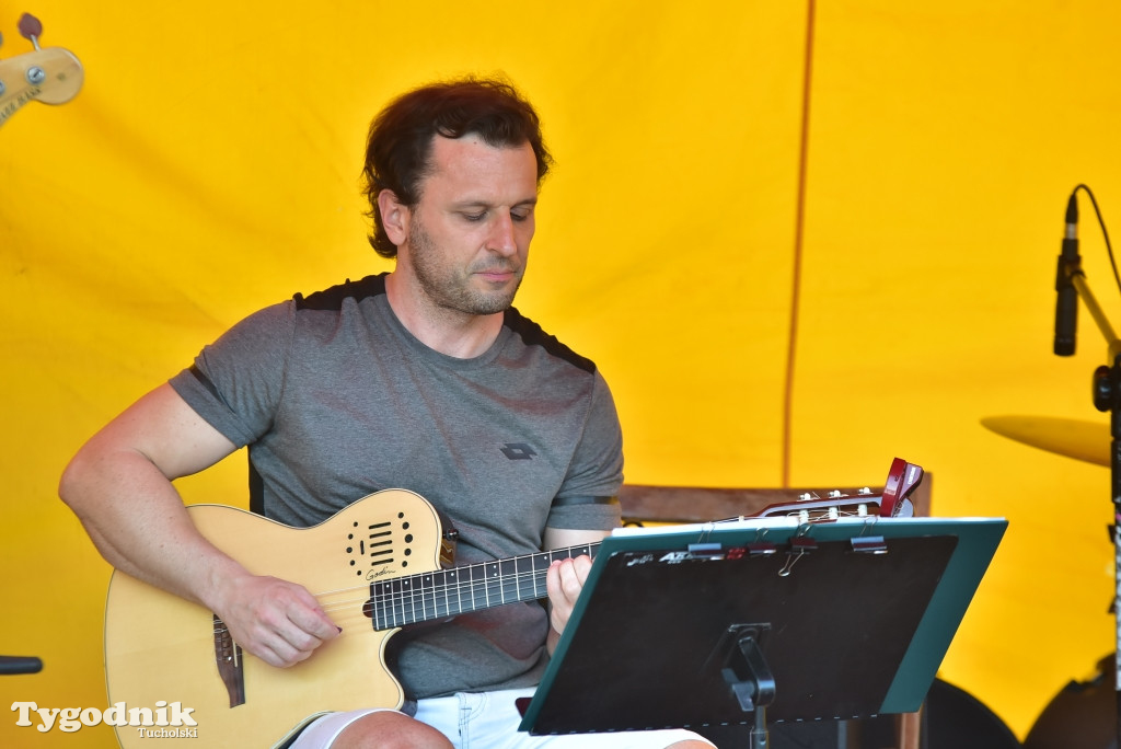 Tuchola: teatry uliczne i koncert Witka Żuromskiego