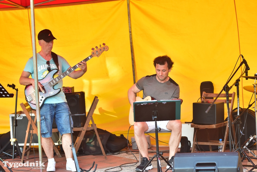 Tuchola: teatry uliczne i koncert Witka Żuromskiego