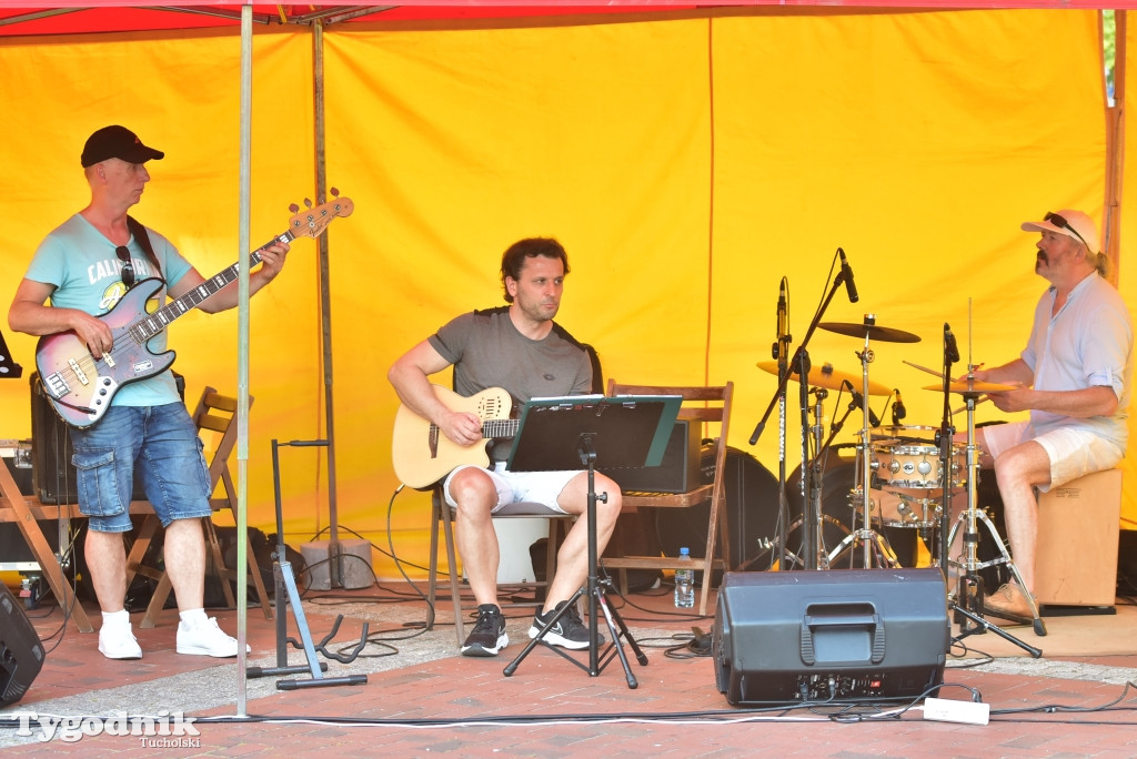 Tuchola: teatry uliczne i koncert Witka Żuromskiego