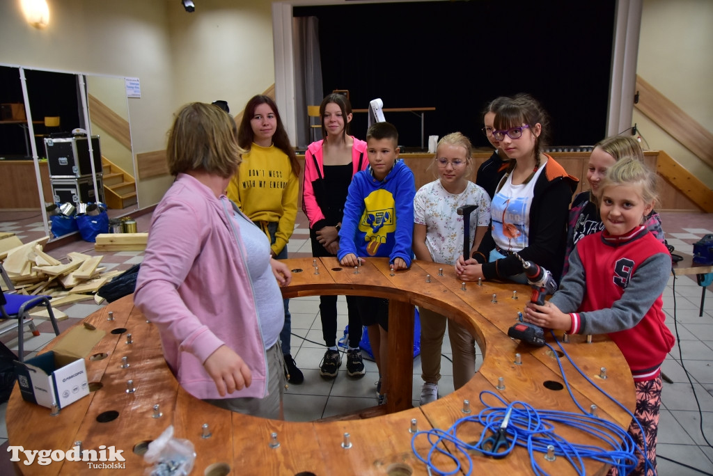 Kompozyt w Gostycynie: Tak powstawały ogromne instrumenty