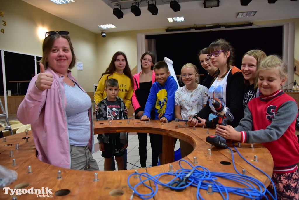 Kompozyt w Gostycynie: Tak powstawały ogromne instrumenty