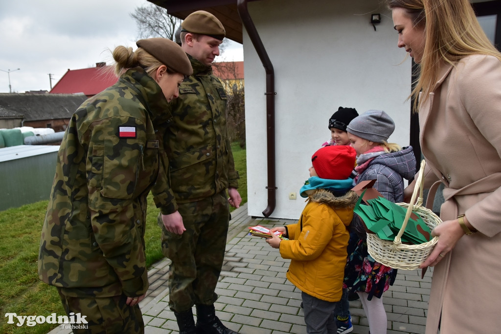 Kartki dla żołnierzy od dzieci z Gostycyna i Kęsowa