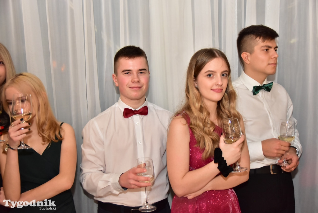 Studniówka LO - POLONEZ i ZDJĘCIA KLASOWE