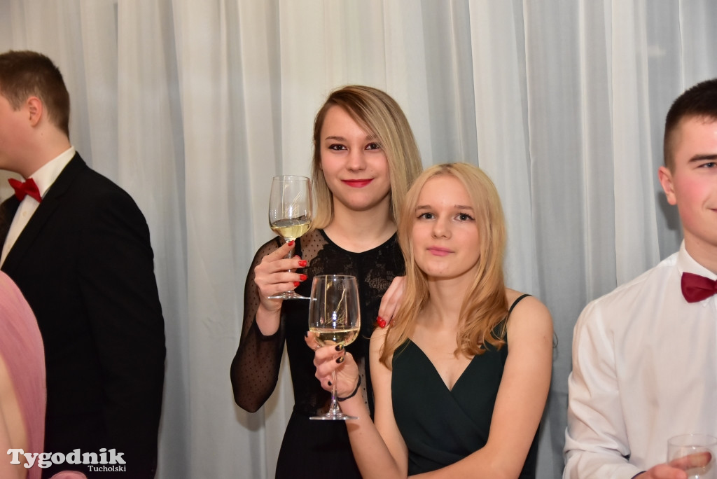 Studniówka LO - POLONEZ i ZDJĘCIA KLASOWE