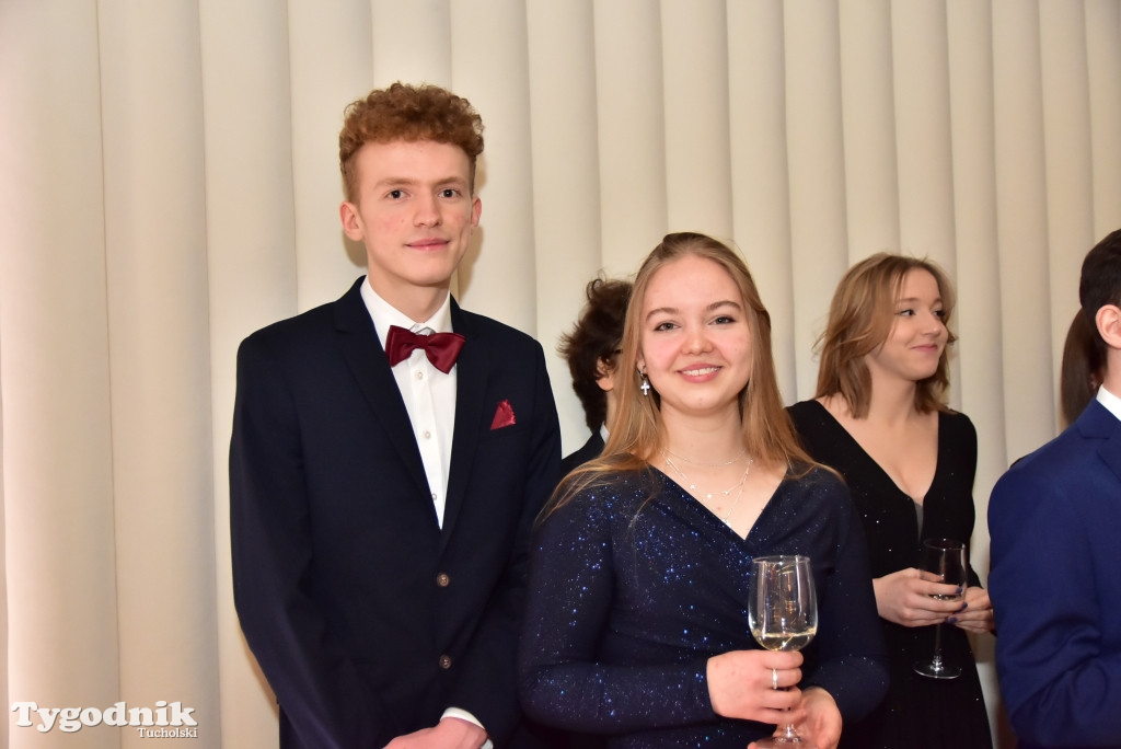 Studniówka LO - POLONEZ i ZDJĘCIA KLASOWE
