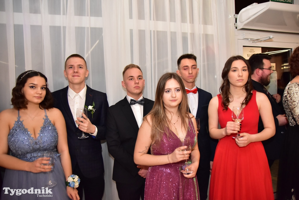 Studniówka LO - POLONEZ i ZDJĘCIA KLASOWE