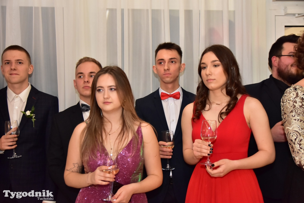 Studniówka LO - POLONEZ i ZDJĘCIA KLASOWE