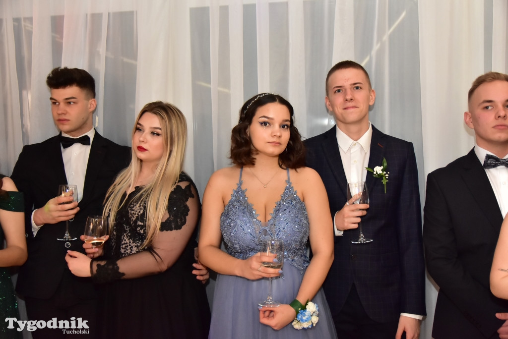 Studniówka LO - POLONEZ i ZDJĘCIA KLASOWE