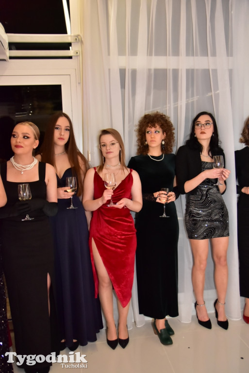 Studniówka LO - POLONEZ i ZDJĘCIA KLASOWE