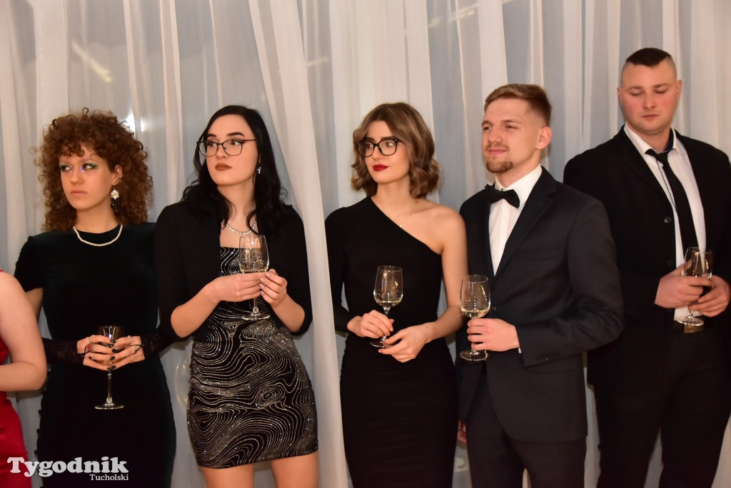 Studniówka LO - POLONEZ i ZDJĘCIA KLASOWE