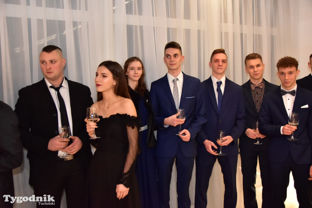 Studniówka LO - POLONEZ i ZDJĘCIA KLASOWE