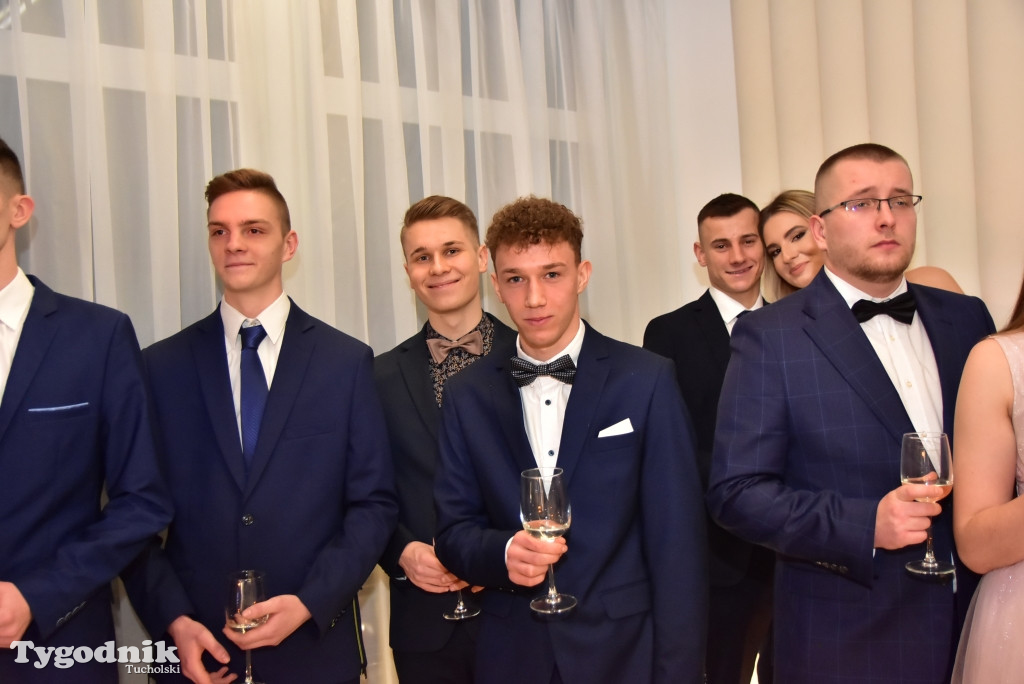Studniówka LO - POLONEZ i ZDJĘCIA KLASOWE
