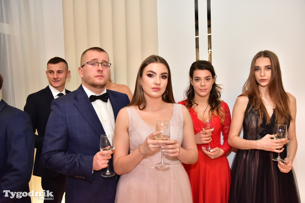 Studniówka LO - POLONEZ i ZDJĘCIA KLASOWE