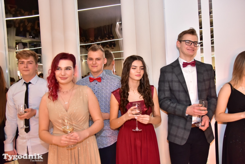 Studniówka LO - POLONEZ i ZDJĘCIA KLASOWE