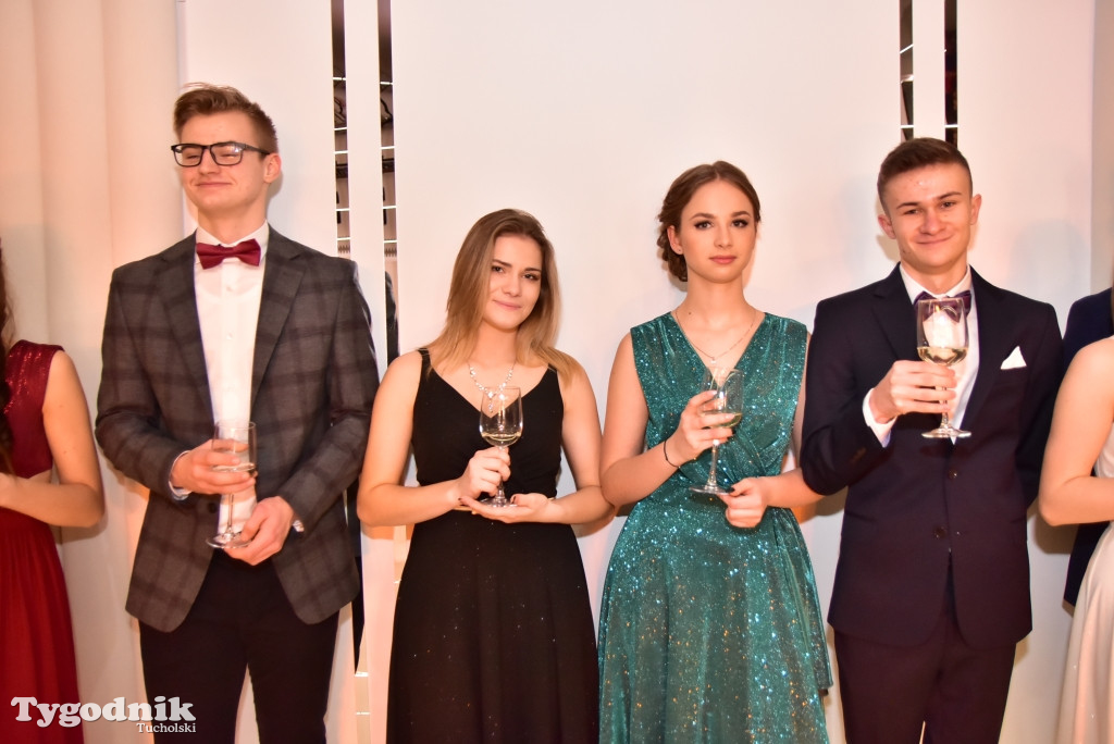 Studniówka LO - POLONEZ i ZDJĘCIA KLASOWE