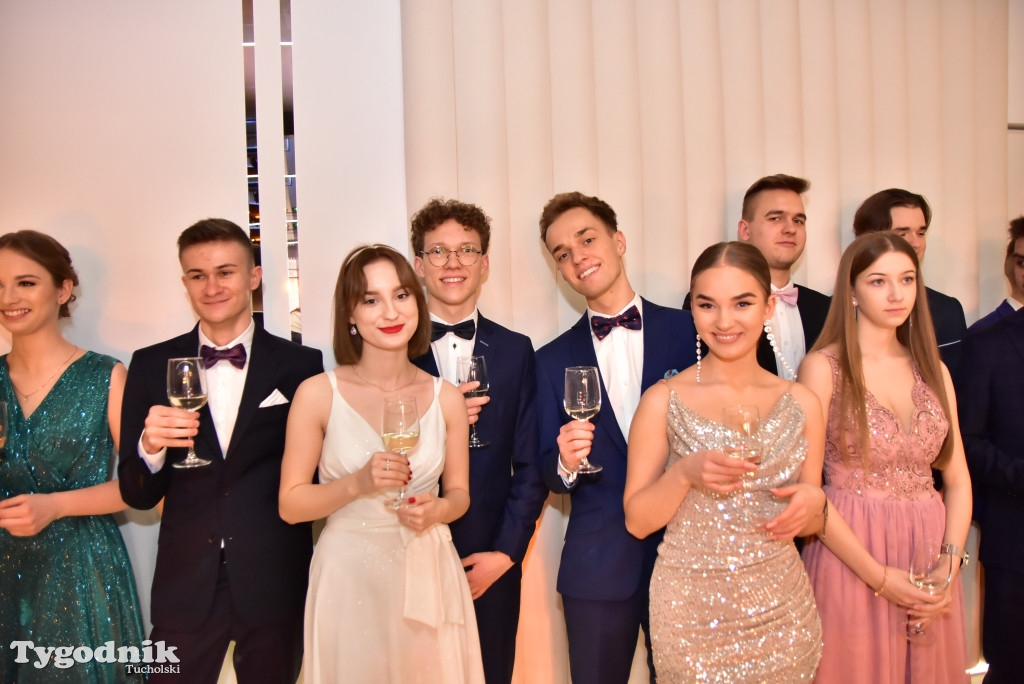 Studniówka LO - POLONEZ i ZDJĘCIA KLASOWE