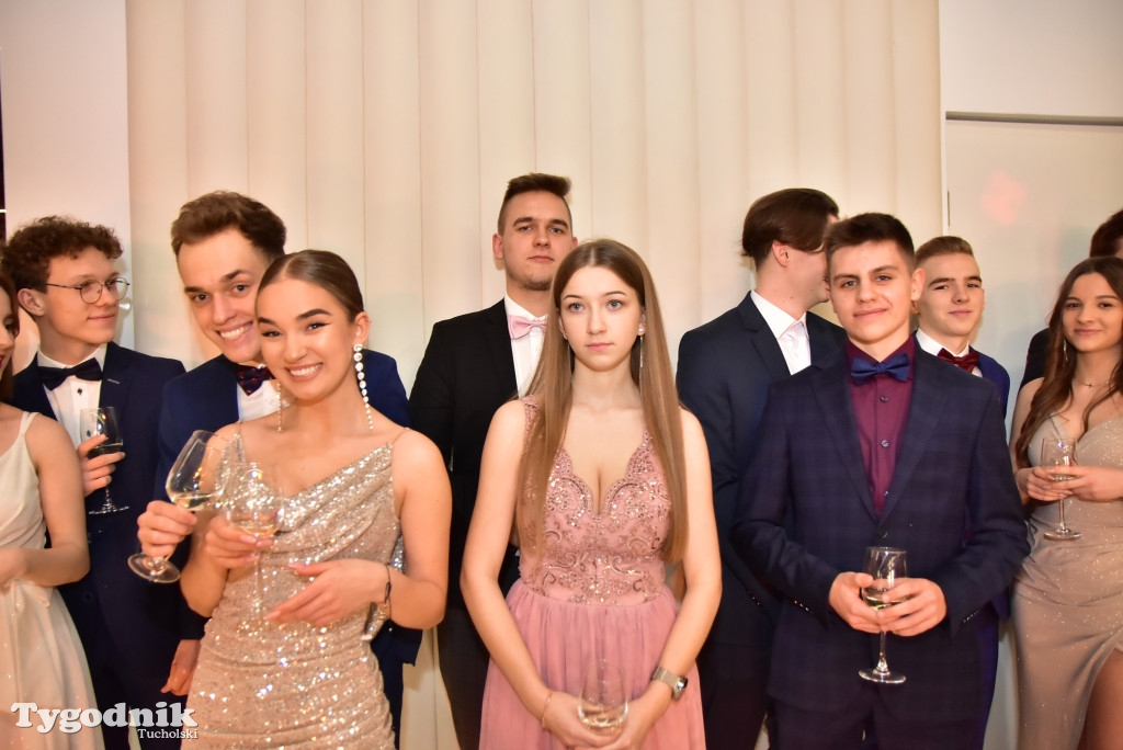 Studniówka LO - POLONEZ i ZDJĘCIA KLASOWE