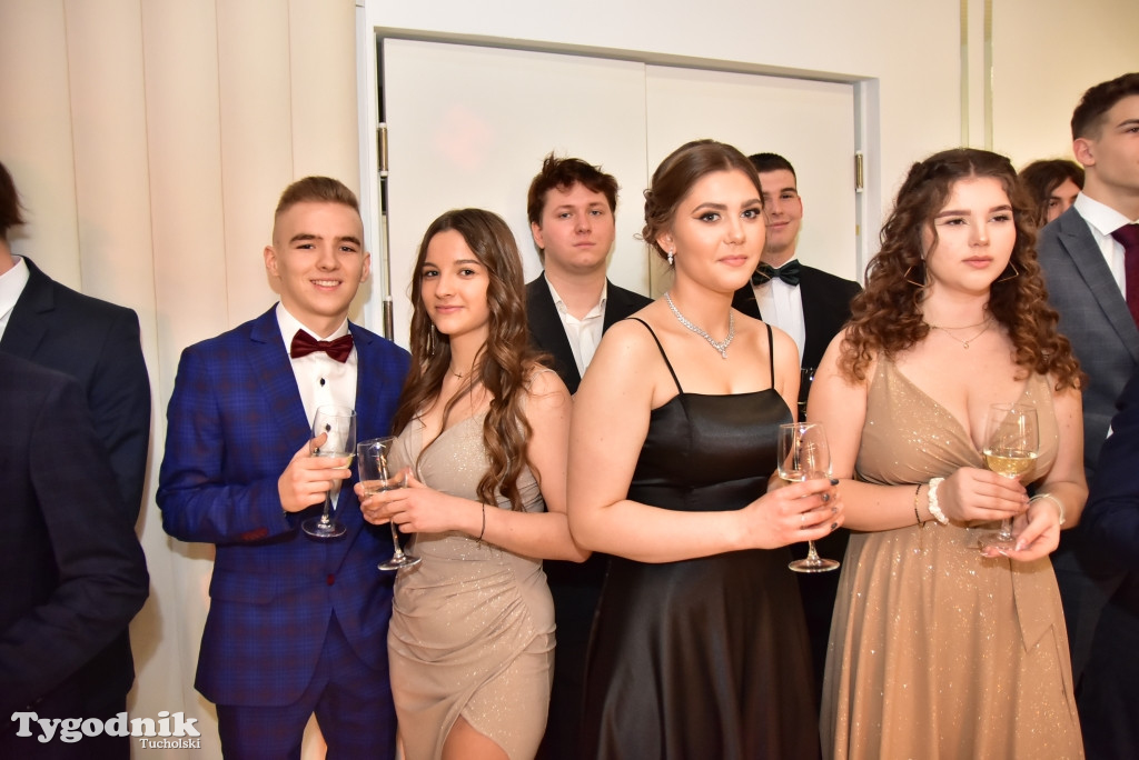 Studniówka LO - POLONEZ i ZDJĘCIA KLASOWE