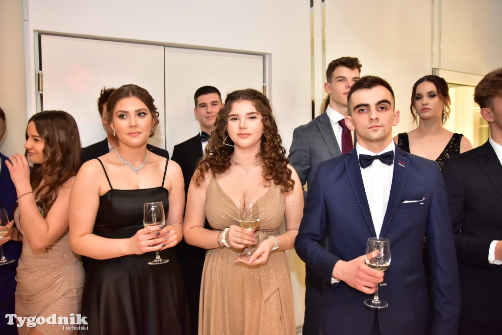 Studniówka LO - POLONEZ i ZDJĘCIA KLASOWE