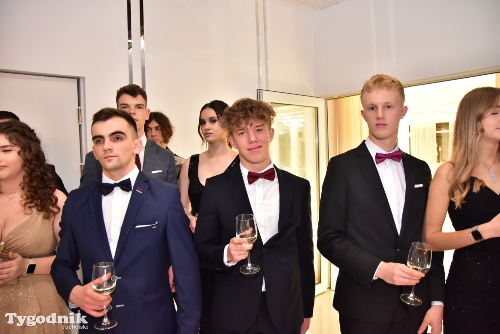 Studniówka LO - POLONEZ i ZDJĘCIA KLASOWE