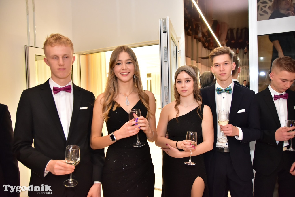 Studniówka LO - POLONEZ i ZDJĘCIA KLASOWE