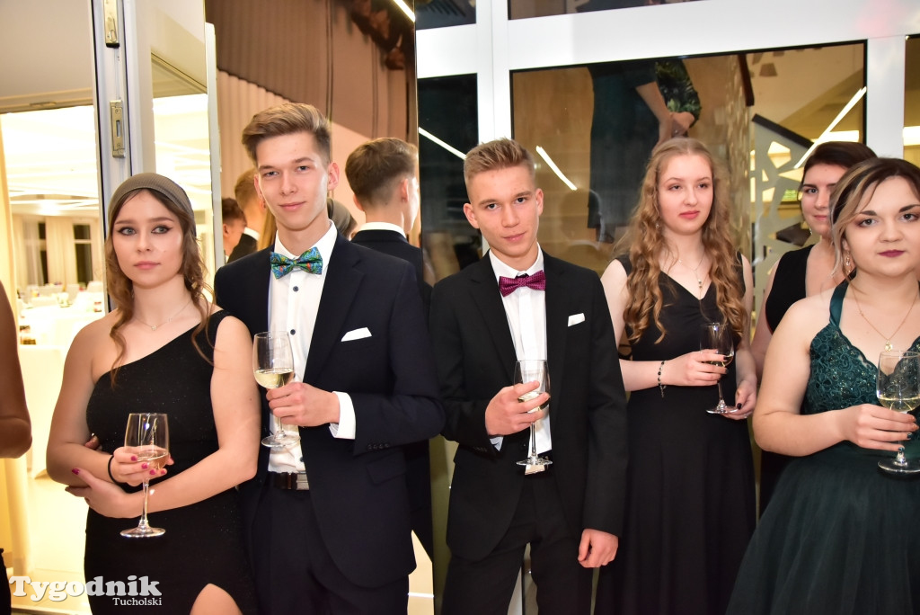 Studniówka LO - POLONEZ i ZDJĘCIA KLASOWE