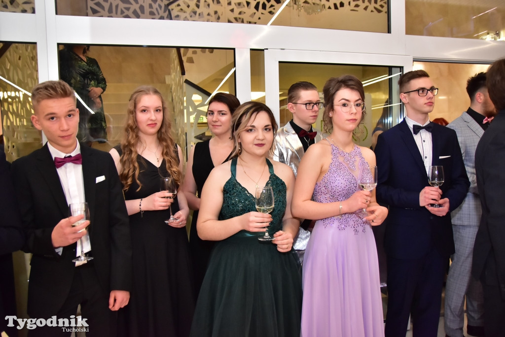 Studniówka LO - POLONEZ i ZDJĘCIA KLASOWE