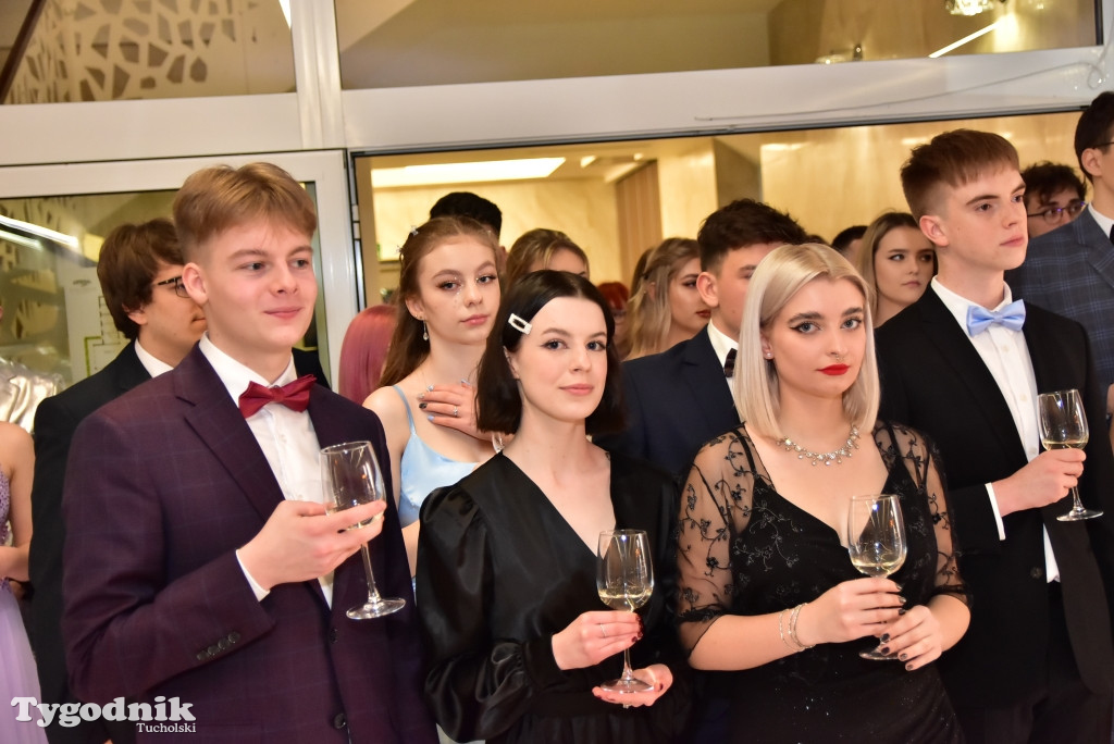 Studniówka LO - POLONEZ i ZDJĘCIA KLASOWE