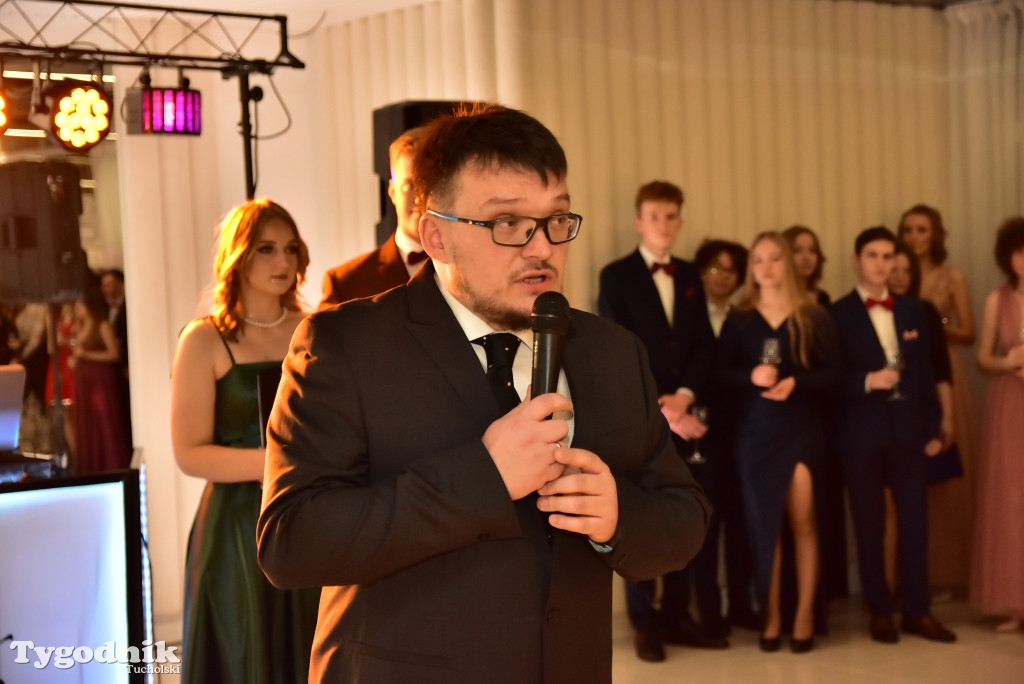 Studniówka LO - POLONEZ i ZDJĘCIA KLASOWE