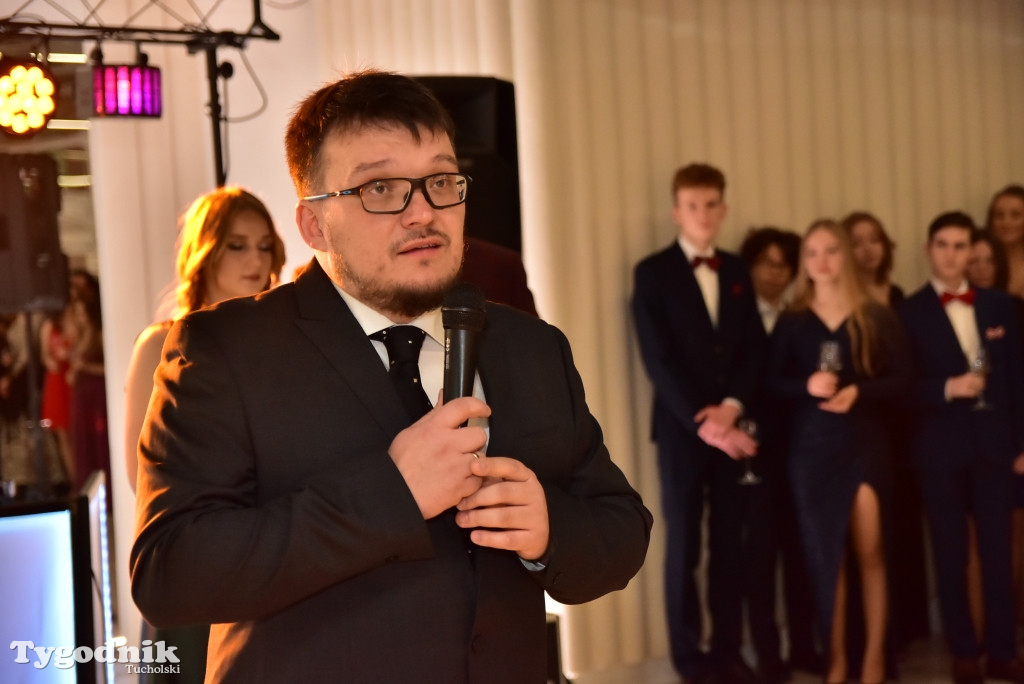 Studniówka LO - POLONEZ i ZDJĘCIA KLASOWE