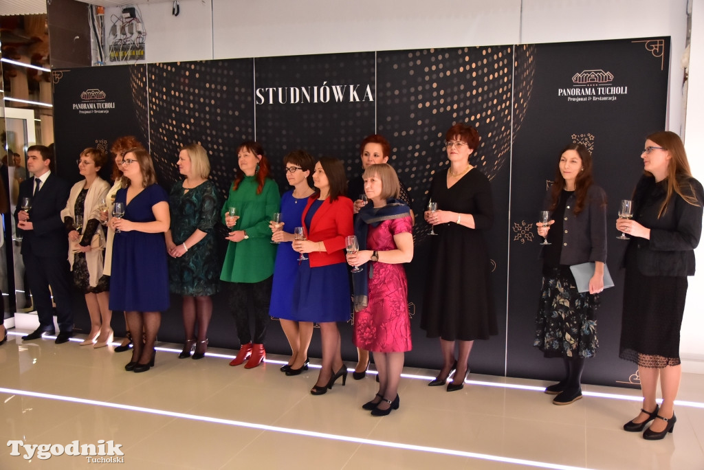 Studniówka LO - POLONEZ i ZDJĘCIA KLASOWE
