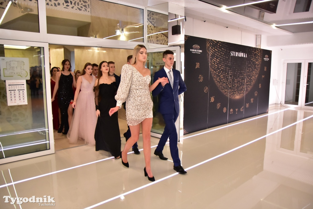 Studniówka LO - POLONEZ i ZDJĘCIA KLASOWE