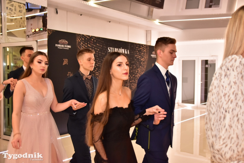 Studniówka LO - POLONEZ i ZDJĘCIA KLASOWE