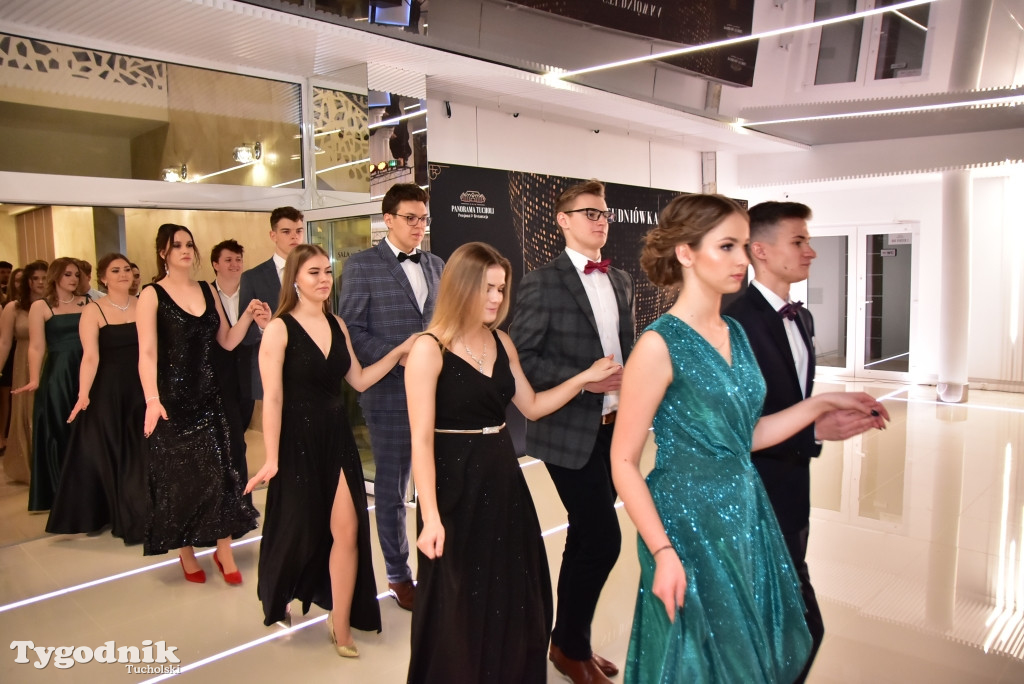 Studniówka LO - POLONEZ i ZDJĘCIA KLASOWE