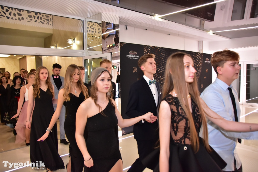 Studniówka LO - POLONEZ i ZDJĘCIA KLASOWE