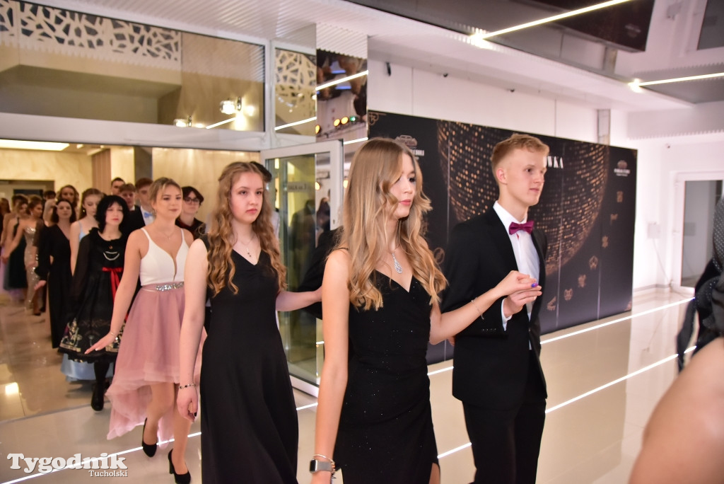 Studniówka LO - POLONEZ i ZDJĘCIA KLASOWE