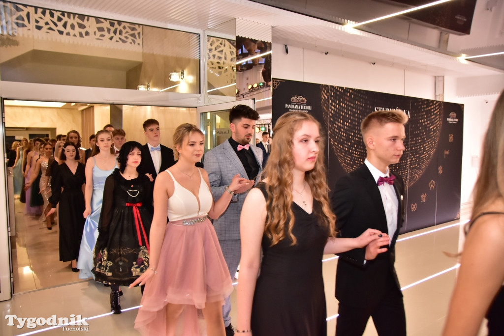 Studniówka LO - POLONEZ i ZDJĘCIA KLASOWE